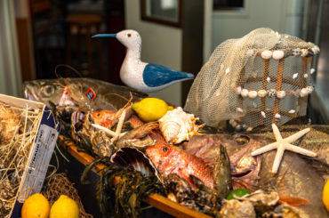 Restaurant l'Ecrin des saveurs en cuisine avec Thierry et poissons et fruits de mers