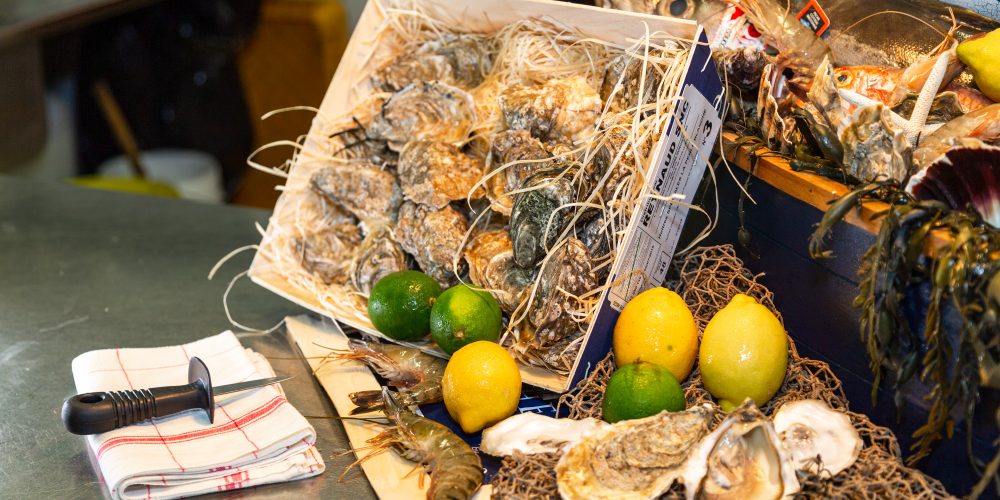 Restaurant l'Ecrin des saveurs en cuisine avec thierry les fruits de mer bourriche huitre