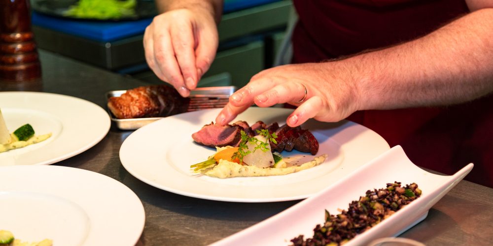 L'écrin des saveurs, restaurant, gastronomique, cuisine du marché, strasbourg, Alsace, france, Meinau, Neudorf, saveurs uniques, carte, menu, plat du jour, cuisine, saison, manger, contemporain, terrasse, soirée à thème, produits frais, soirées gastronomique, gourmand, qualité, fraicheur, légume, poisson, viande, dessert, vin, spiritueux, producteur, marché, pêche, carte de menu, traiteur, qualité, soirée à thème, service, réservation, bio, cosy, gastro, saison,