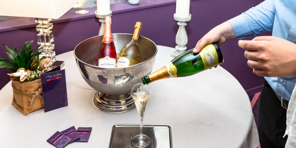 Restaurant l'Ecrin des saveurs en salle les vins et champagne