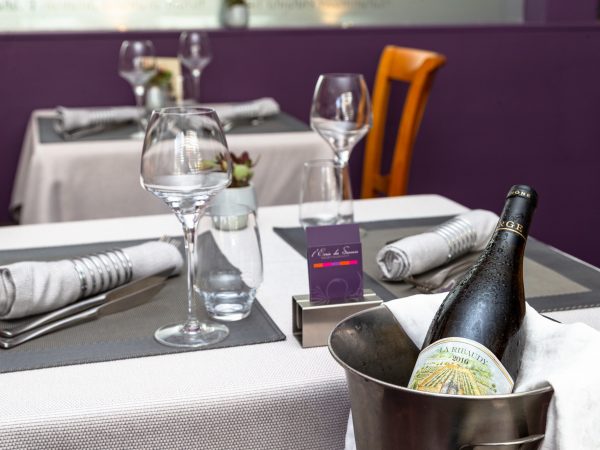 Restaurant l'Ecrin des saveurs la salle vin blanc