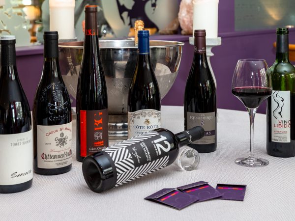 Restaurant l'Ecrin des saveurs en salle les vins rouges et blancs